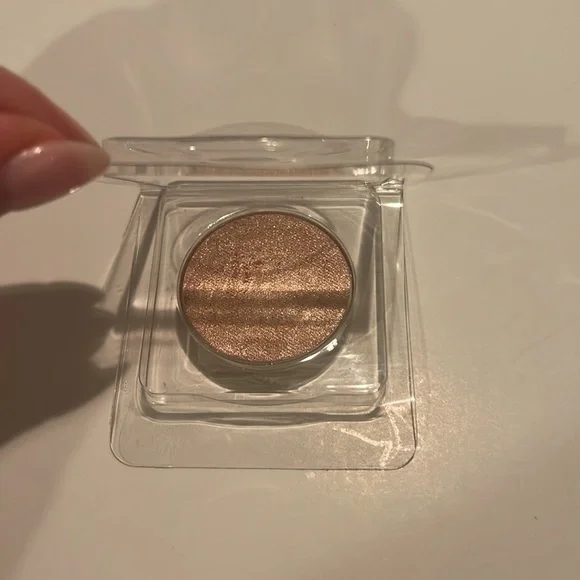 Ciate London Glow-To Highlighter Compact Highlighting Powder in Moondust Mini - Picture 5 of 8